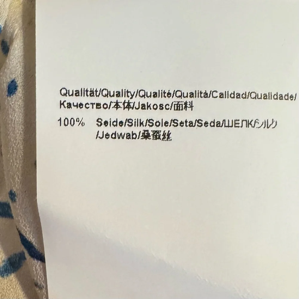 🔖 NWT Hugo Boss Cream and Blue Silk Blouse - 4 - Picture 6 of 6